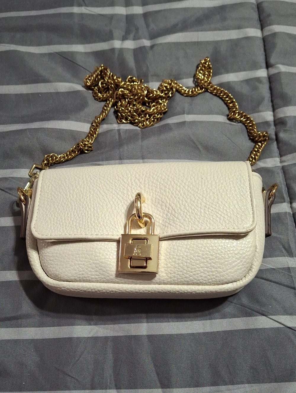 Steve Madden Creamy White Pebbled Leather Crossbody Bag Gold Chain Preloved